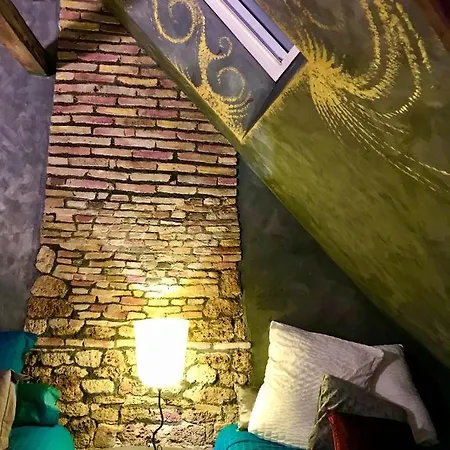 L'elegance Au Coeur Du Medieval *